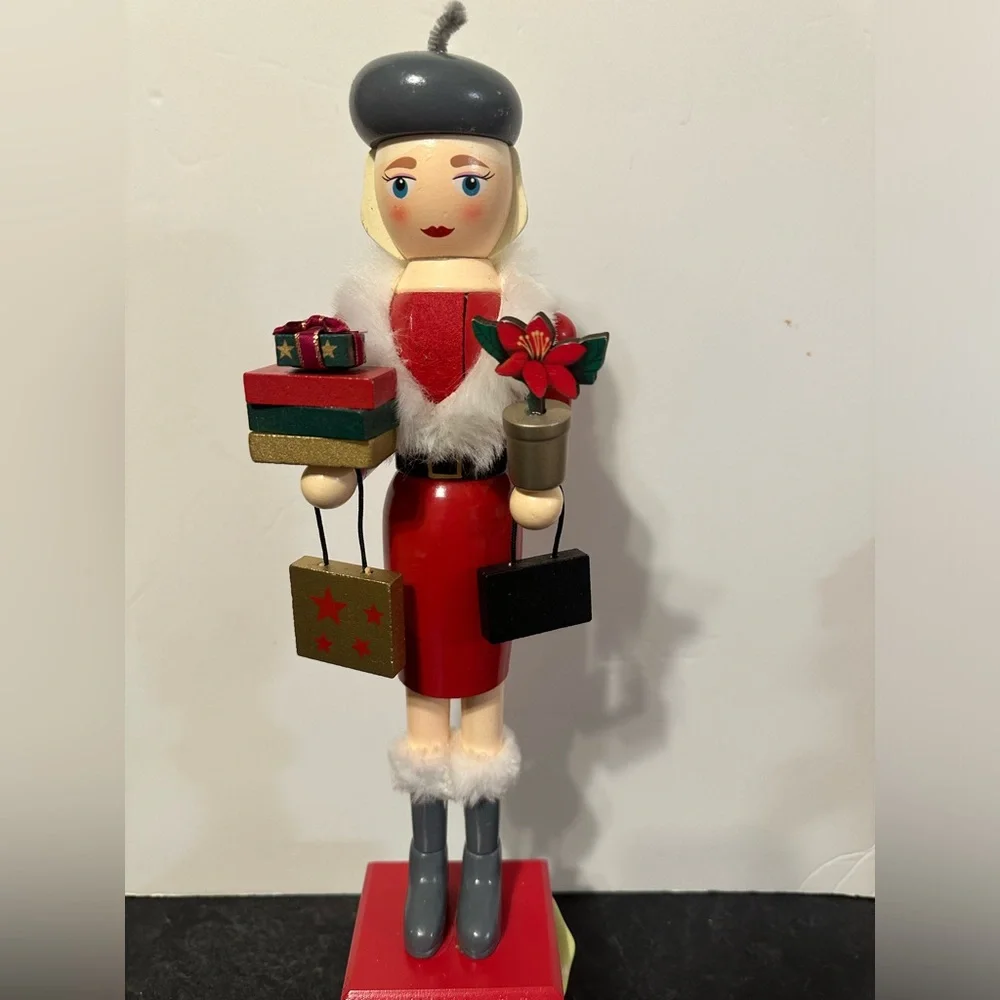 Shopper lady nutcracker - Picture 8 of 8